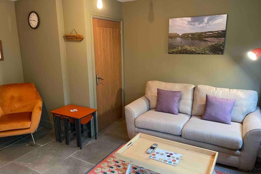 Cottage With Hot Tub In Pembrokeshire Haverfordwest Buitenkant foto