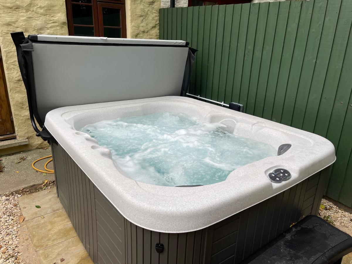 Cottage With Hot Tub In Pembrokeshire Haverfordwest Buitenkant foto